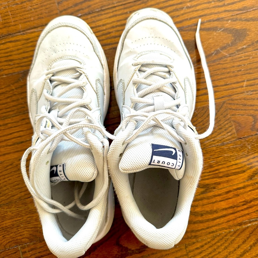 Nike Lite 2 Tennis Shoes Size 8 worn only a few times